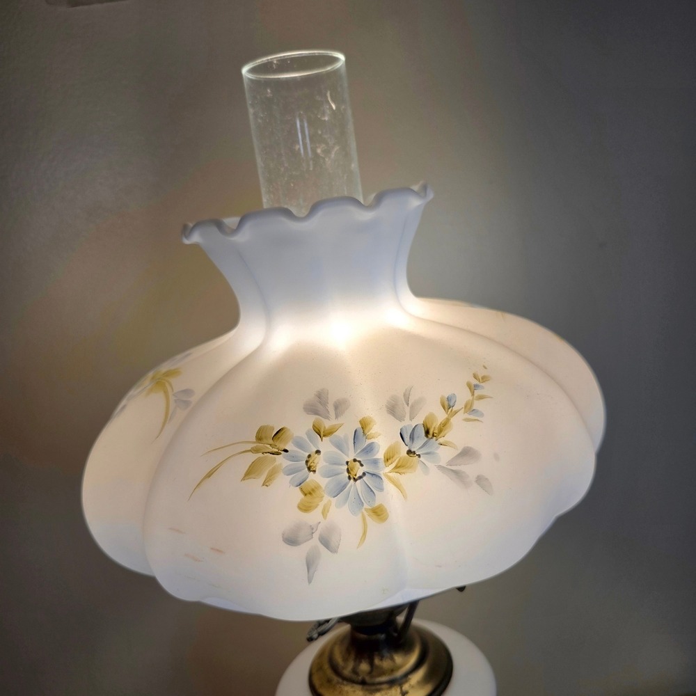 Vintage Milk Glass Hurricane Lamp Blue Floral Gone With The Wind Electric Table - Picture 3 of 9